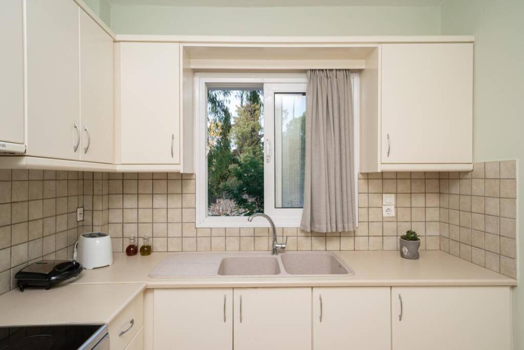 Central & Elegant Suite With Private Garden Argostoli  Bagian luar foto