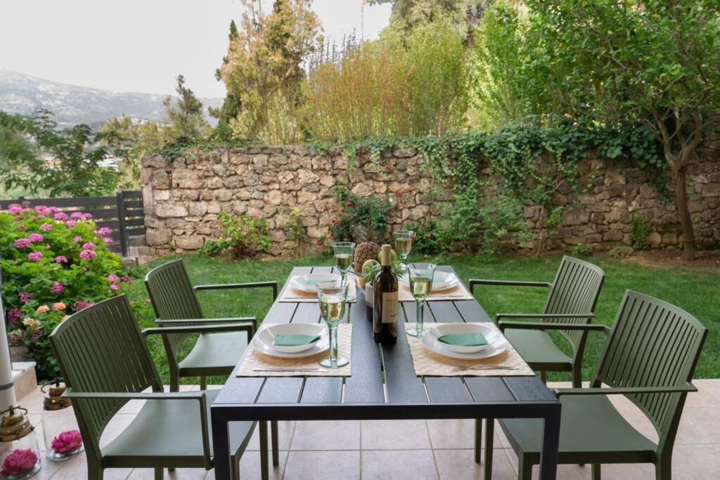 Central & Elegant Suite With Private Garden Argostoli  Bagian luar foto