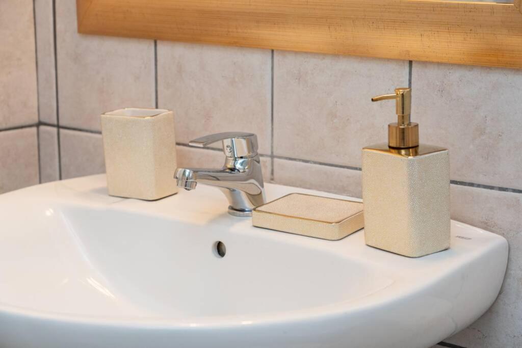 Central & Elegant Suite With Private Garden Argostoli  Bagian luar foto