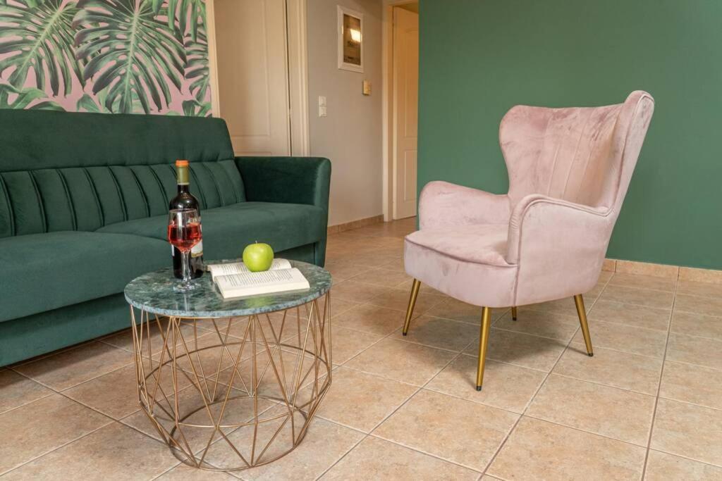 Central & Elegant Suite With Private Garden Argostoli  Bagian luar foto