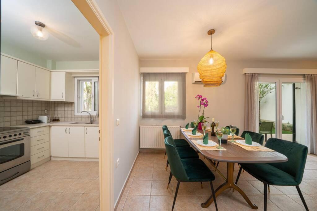 Central & Elegant Suite With Private Garden Argostoli  Bagian luar foto