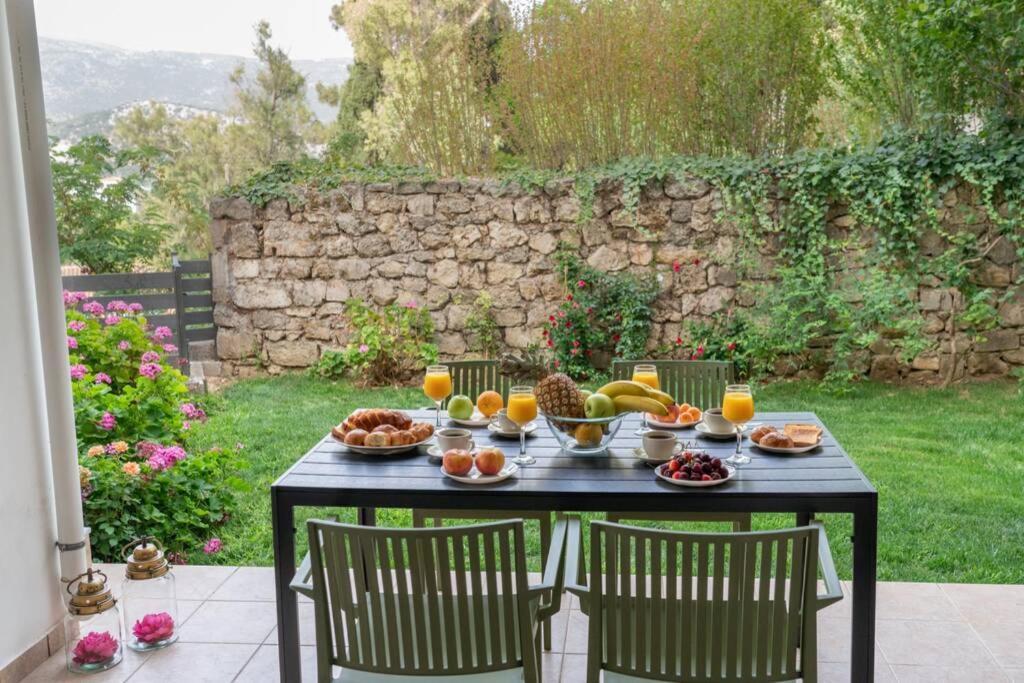 Central & Elegant Suite With Private Garden Argostoli  Bagian luar foto